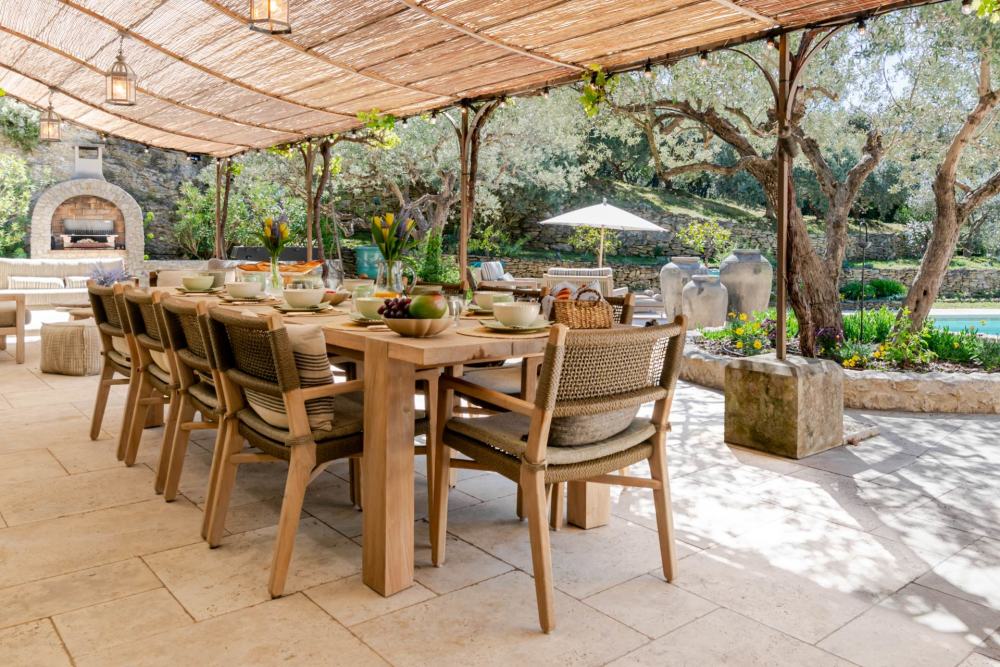 Photographs of Mas de l’Ecrin villa in Provence - Image 2 of 50