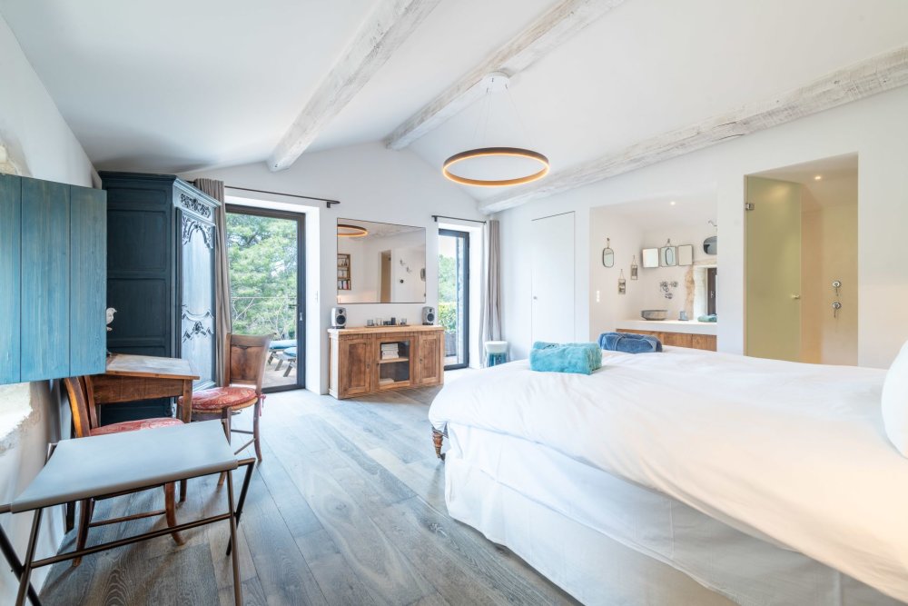 Photographs of Mas des Peintres villa in Provence - Image 23 of 46