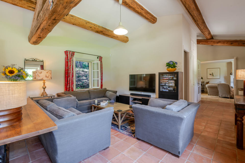Photographs of Mas de Roubine villa in Provence - Image 8 of 45
