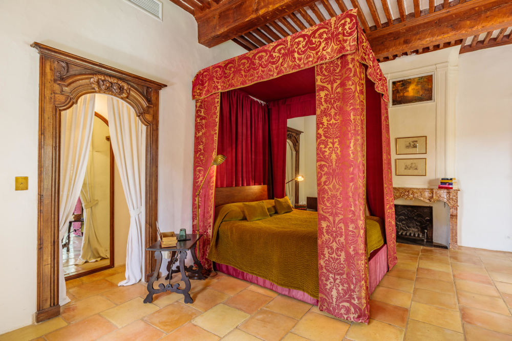 Photographs of Chateau de Sannes villa in Provence - Image 29 of 61