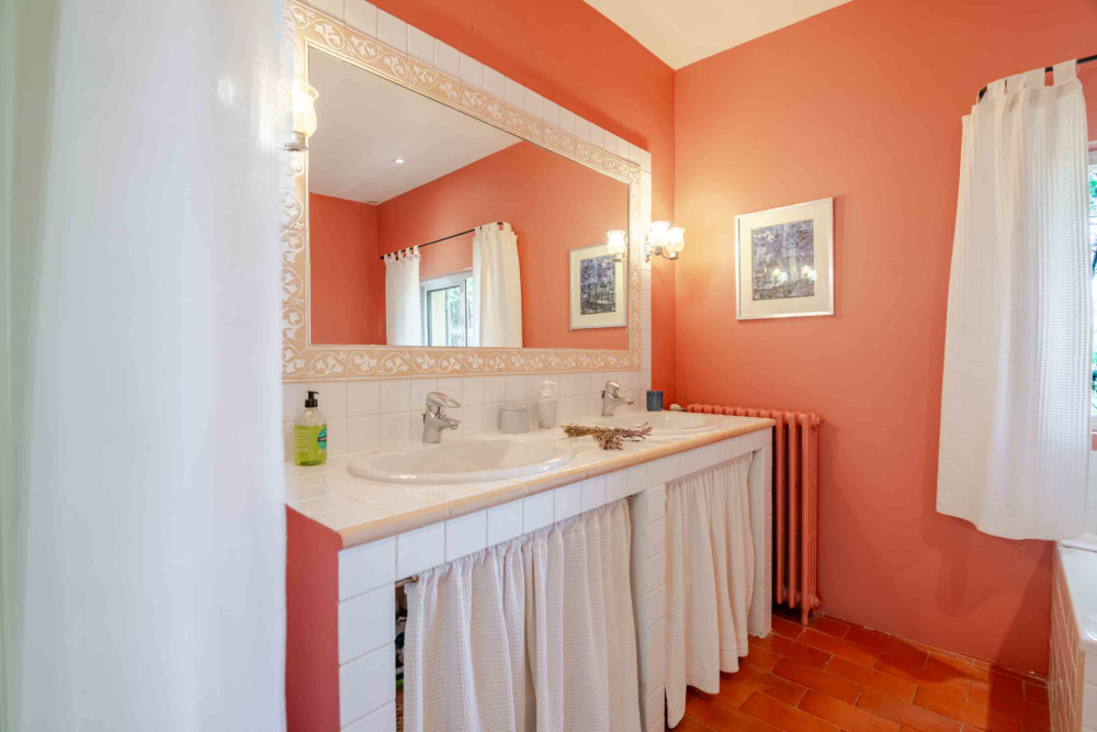 Photographs of Bastide de La Douceur villa in Provence - Image 23 of 31