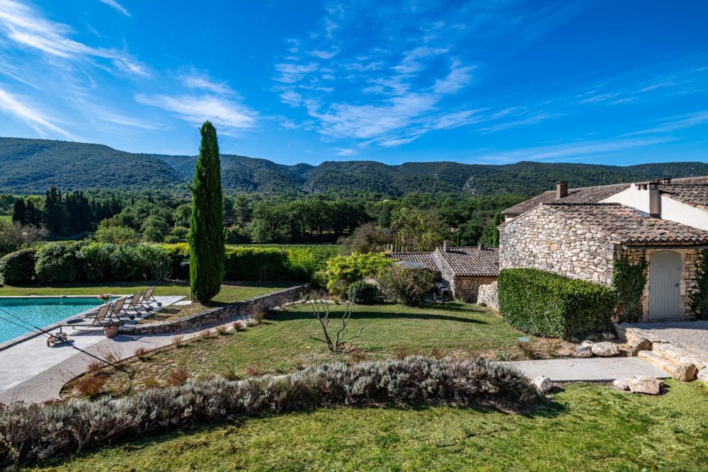 Photographs of Mas de la Salamandre villa in Provence - Image 18 of 57