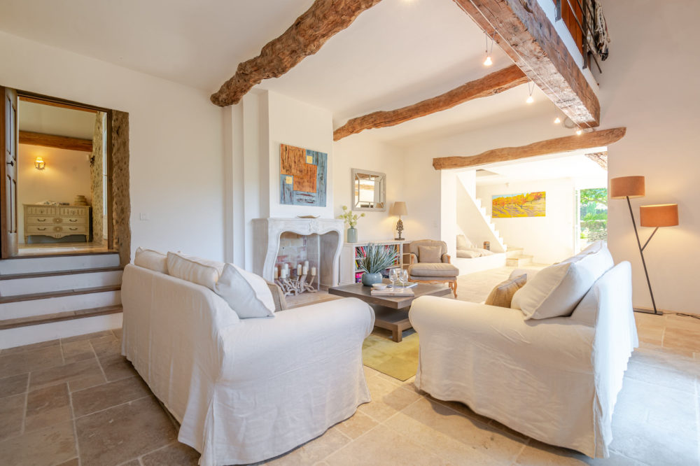 Photographs of Mas d’Oppede villa in Provence - Image 9 of 36