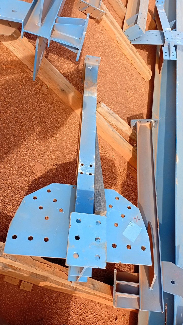 Lot of Metal Structures / BOX F13