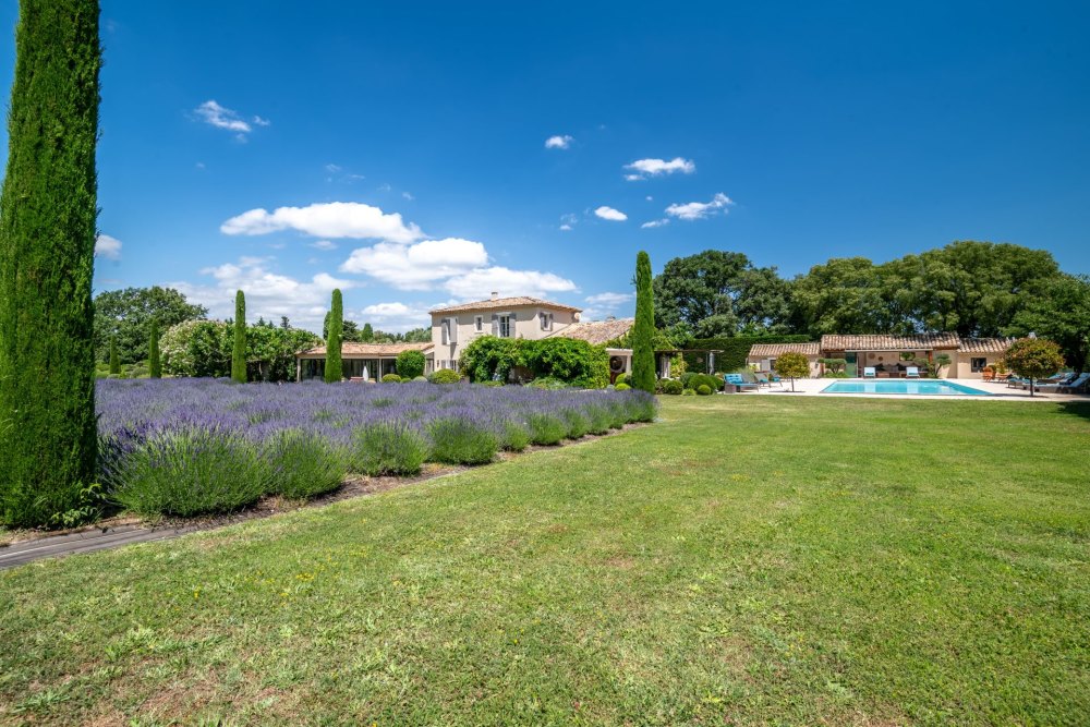 Photographs of Mas de la Caume villa in Provence - Image 23 of 52