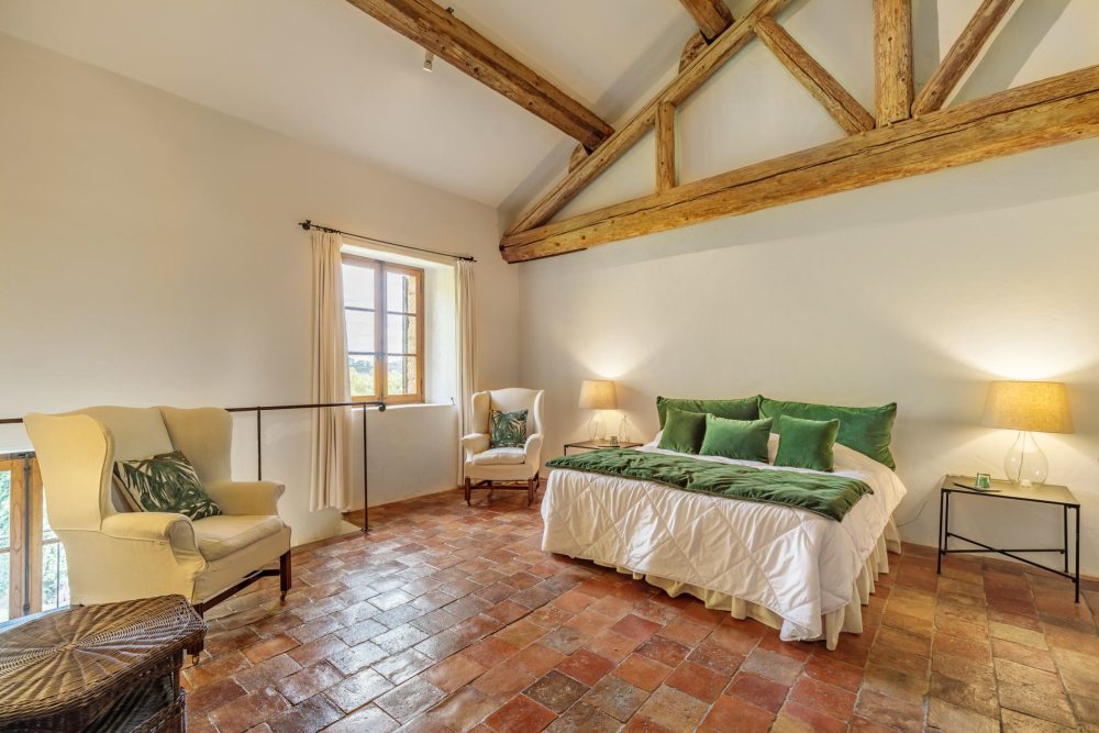 Photographs of Chateau de Sannes villa in Provence - Image 56 of 61