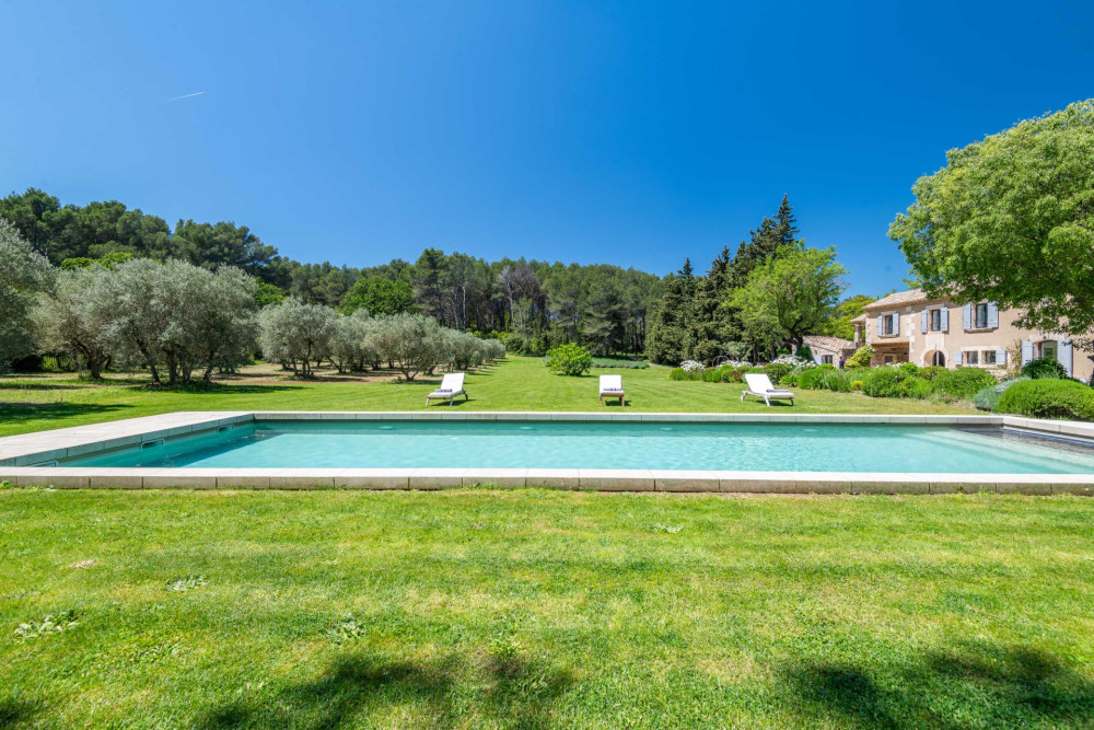Photographs of Mas de la Clairiere villa in Provence - Image 2 of 48