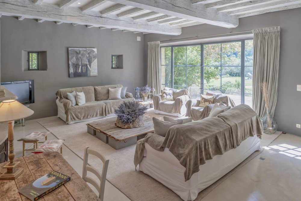 Photographs of Mas de la Quietude villa in Provence - Image 6 of 48