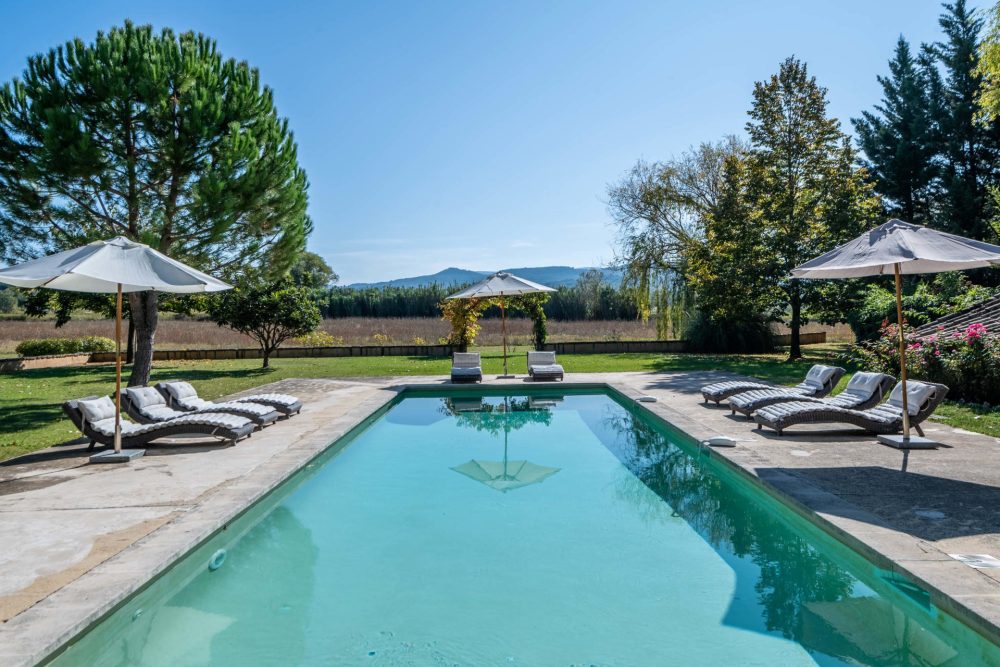 Photographs of Mas des Cigales villa in Provence - Image 2 of 41
