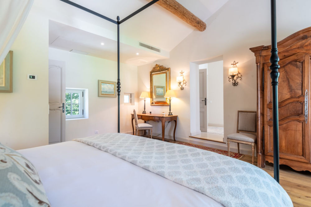 Photographs of Mas du Cardinal villa in Provence - Image 14 of 49