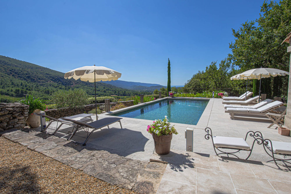 Photographs of Mas de Monvert villa in Provence - Image 2 of 34