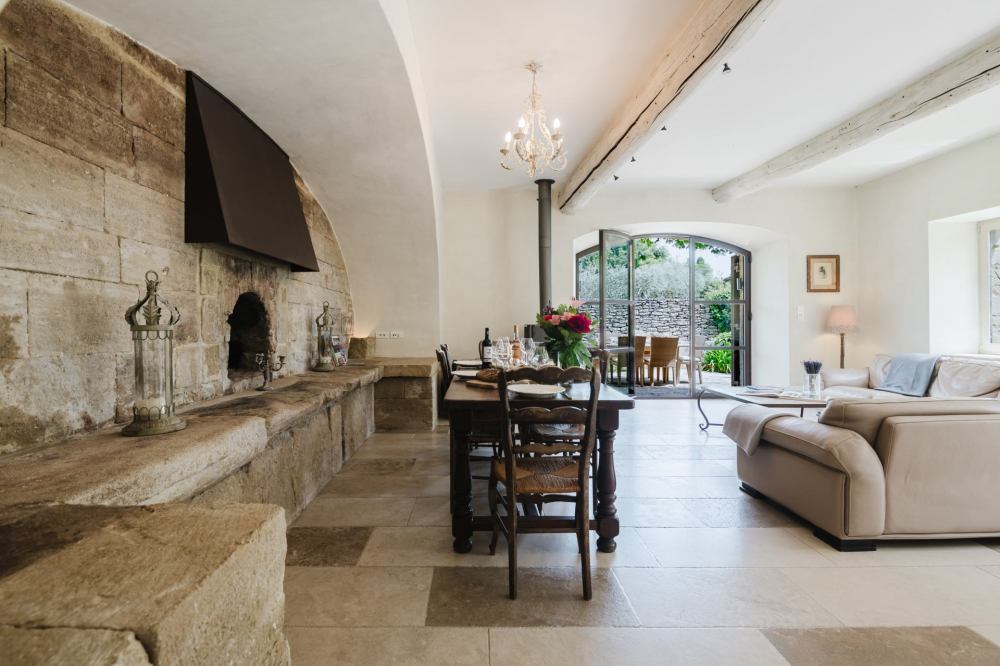 Photographs of La Maison de Cabrières villa in Provence - Image 5 of 27