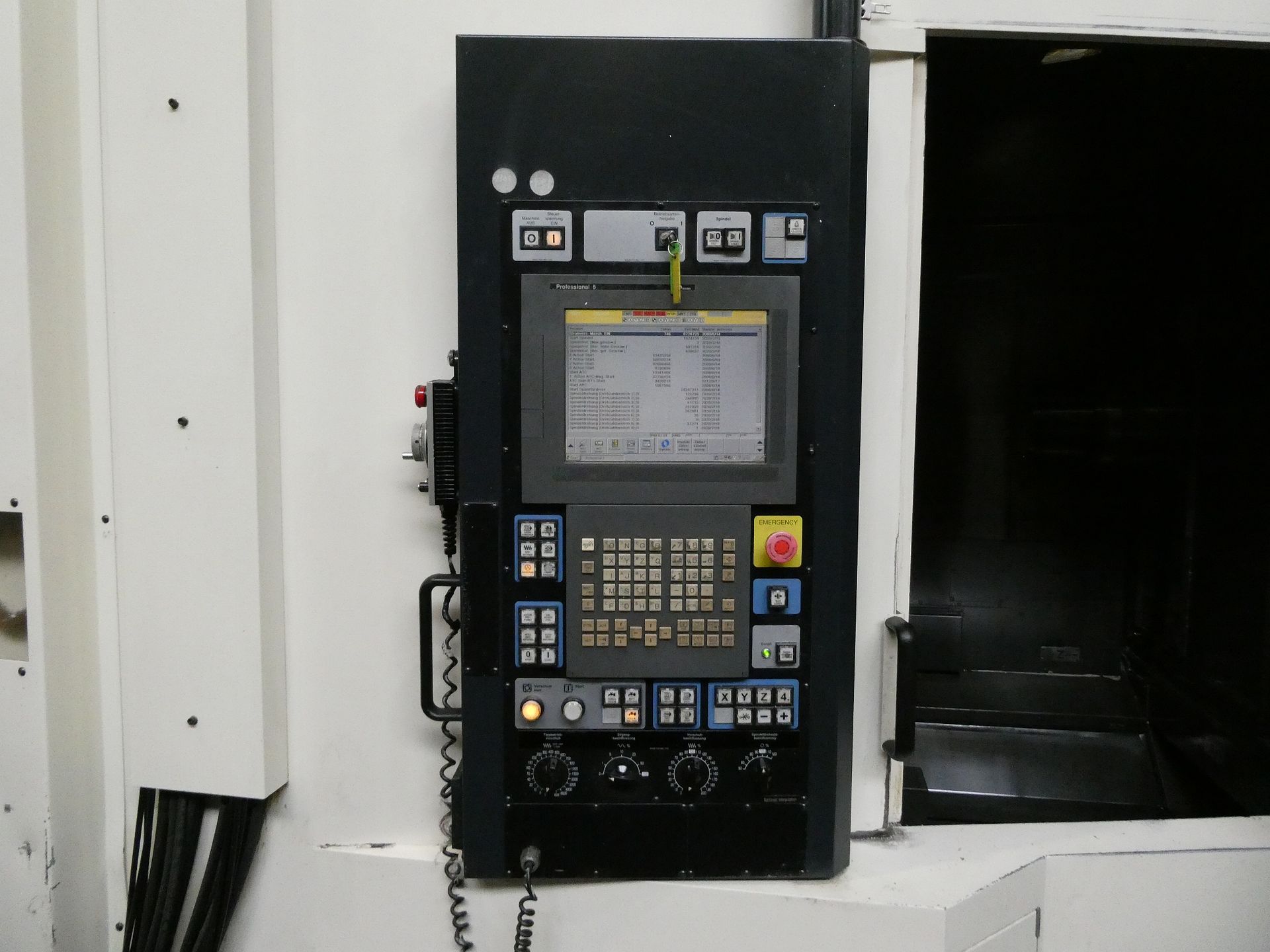 CNC Machining Center-Makino - Image 5