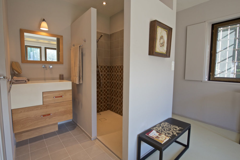 Photographs of Mas des Randonneurs villa in Provence - Image 13 of 41