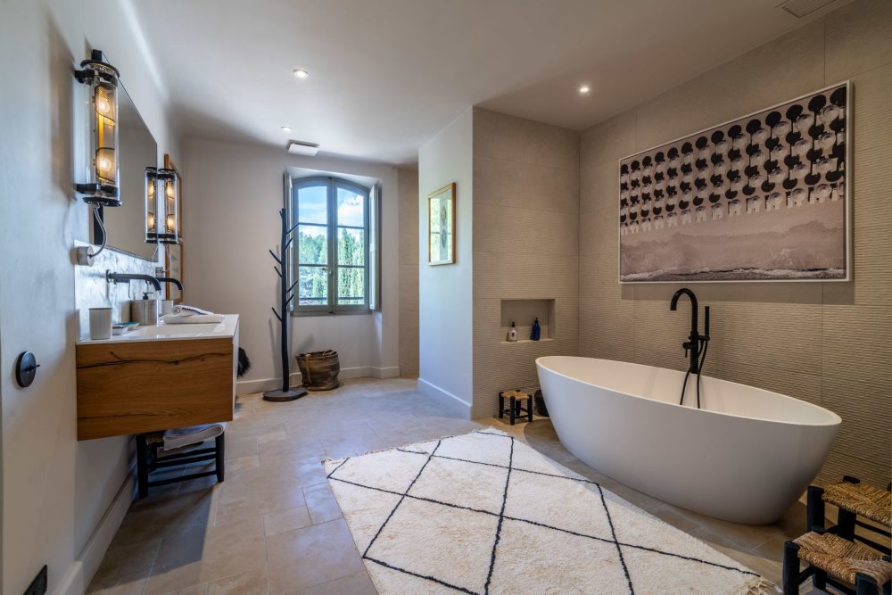 Photographs of Bastide de Coussoul villa in Provence - Image 20 of 41