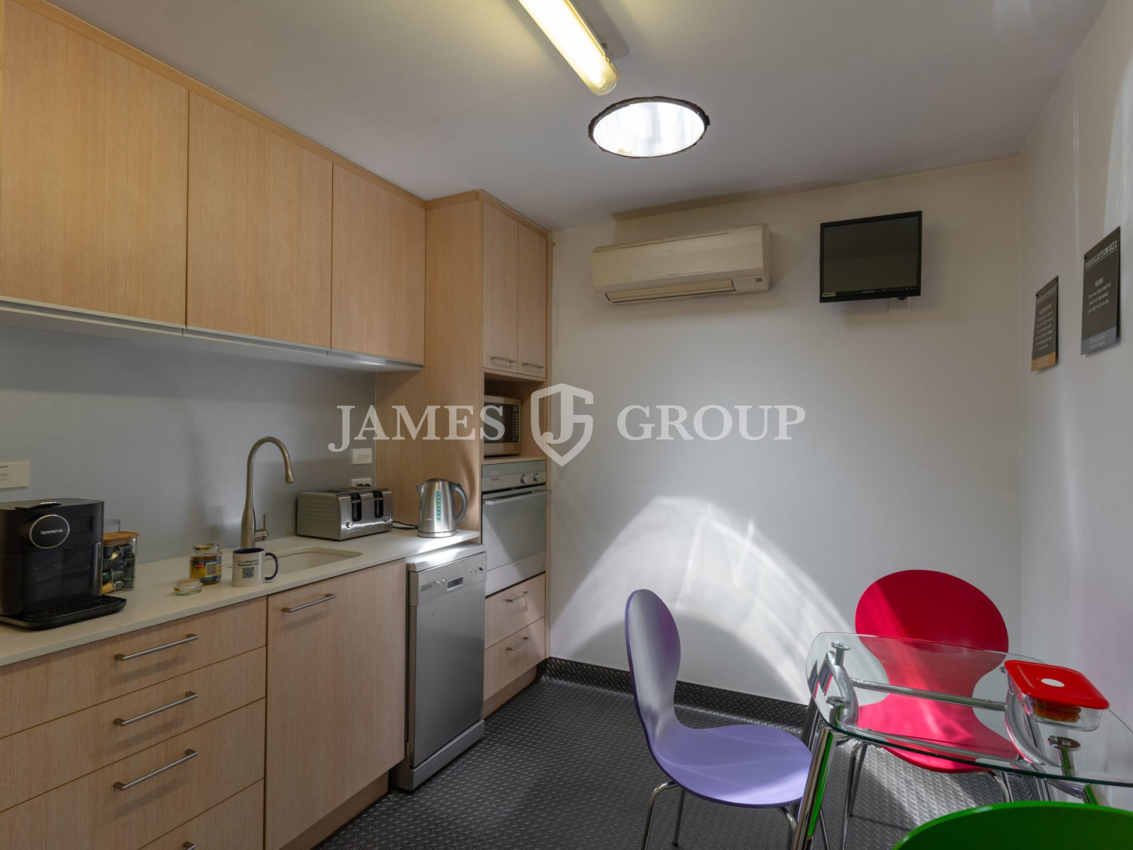 Prominent Showroom With First Floor Office