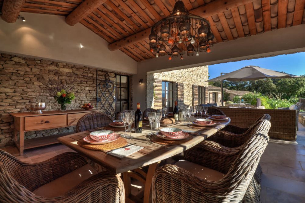 Photographs of Mas de Bellecour villa in Provence - Image 13 of 37