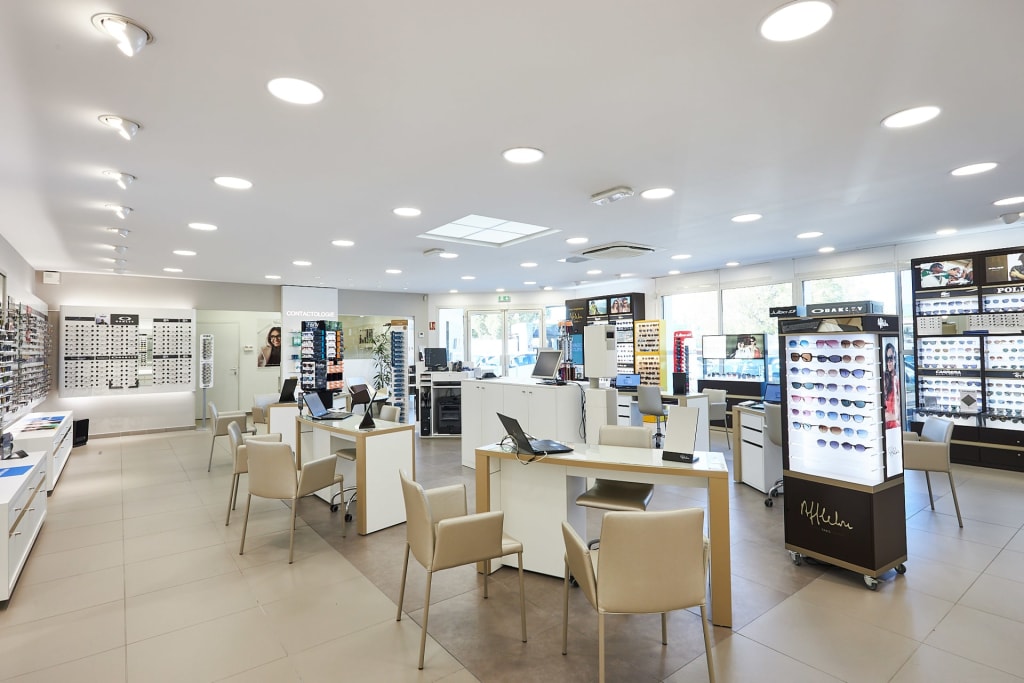 Magasin Opticien 436 D rue Léonard de Vinci 84120 PERTUIS intérieur