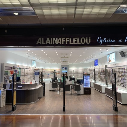 Magasin Opticien 93 C.C. Euralille 59777 LILLE
