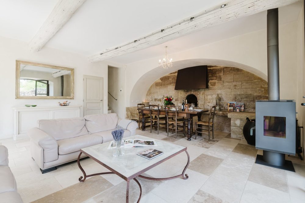 Photographs of La Maison de Cabrières villa in Provence - Image 4 of 27