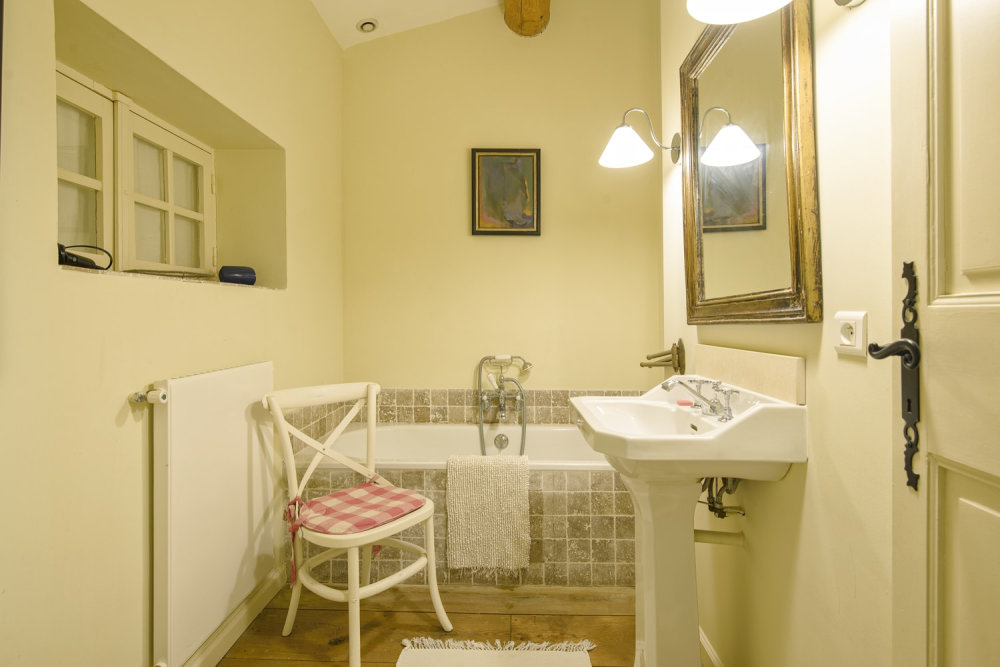 Photographs of Mas de Belleroche villa in Provence - Image 26 of 34