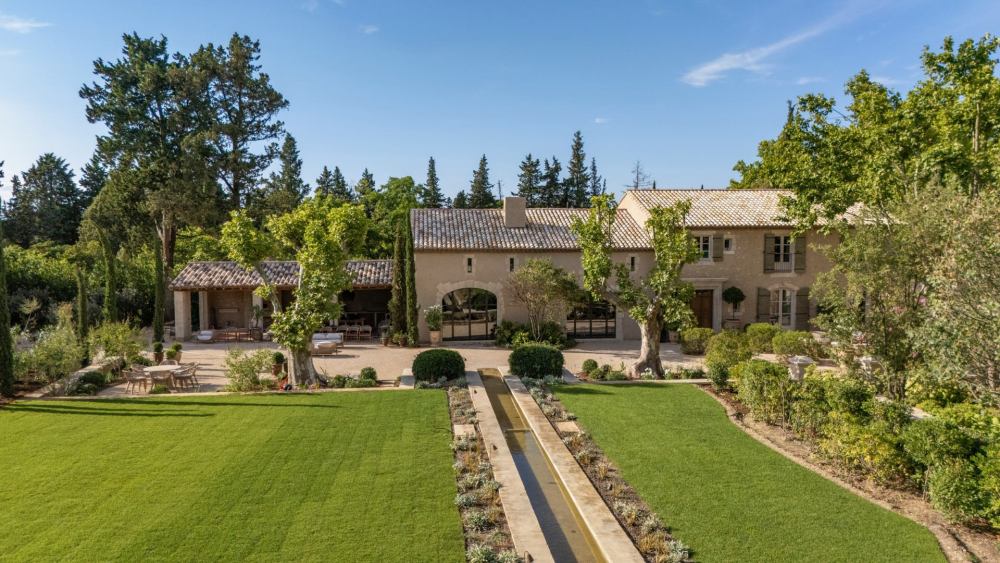 Photographs of Domaine des Murmures villa in Provence - Image 1 of 52