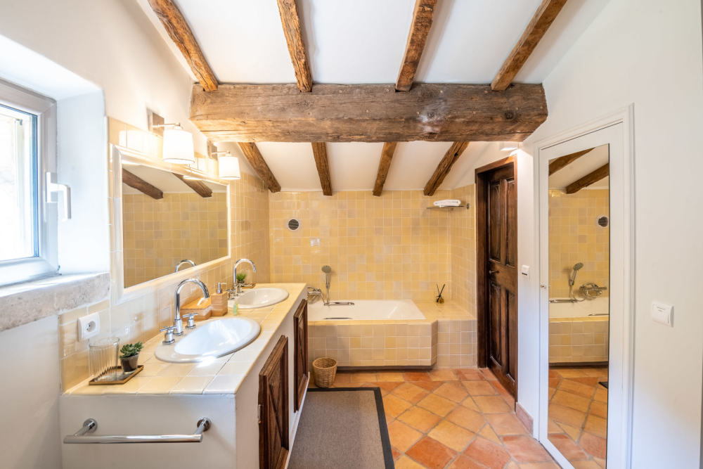 Photographs of Mas de Lacoste villa in Provence - Image 30 of 64