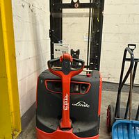 Electric Pallet Stacker-Linde - Image 3