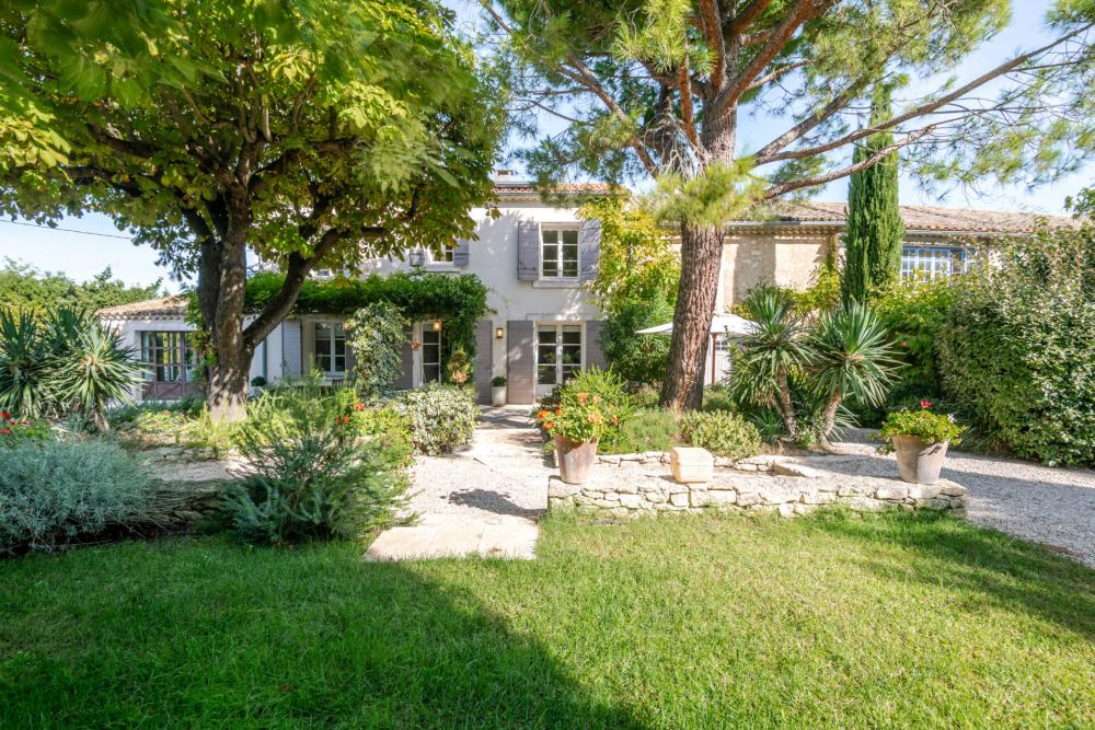Photographs of Mas des Lilas villa in Provence - Image 1 of 36