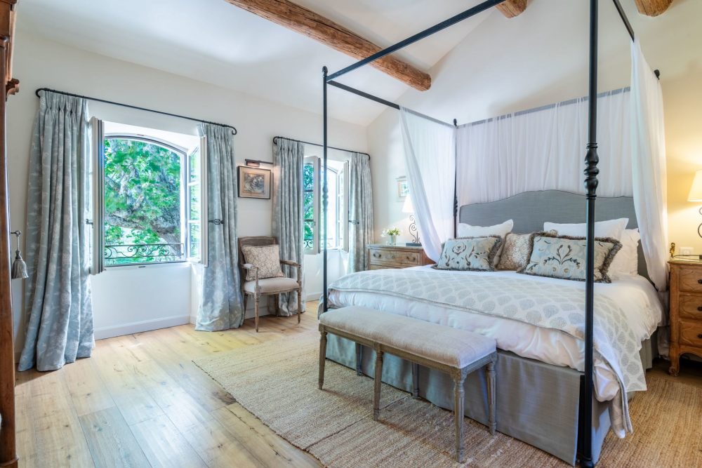 Photographs of Mas du Cardinal villa in Provence - Image 13 of 49