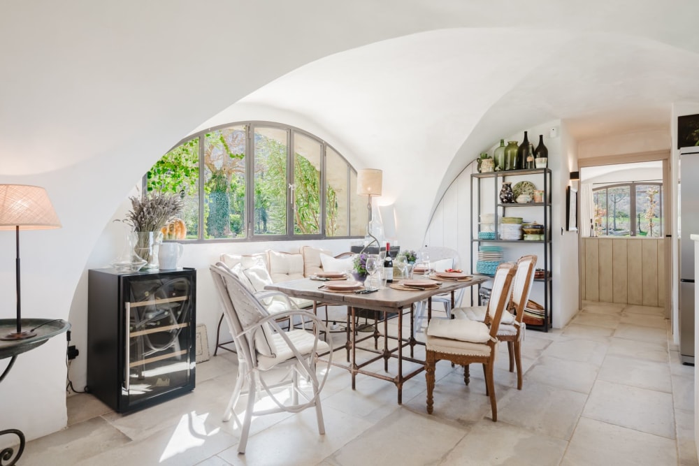 Photographs of Mas des Bleuets villa in Provence - Image 6 of 44