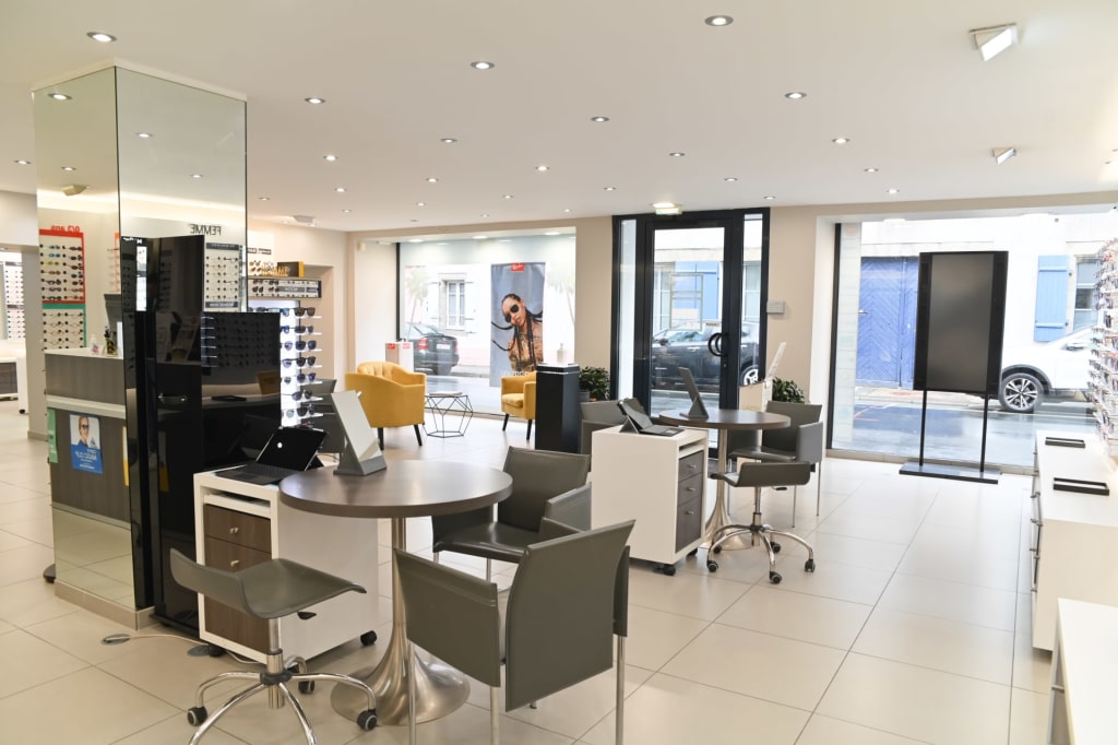 Magasin Opticien 16 rue Jean Bart 29100 DOUARNENEZ intérieur