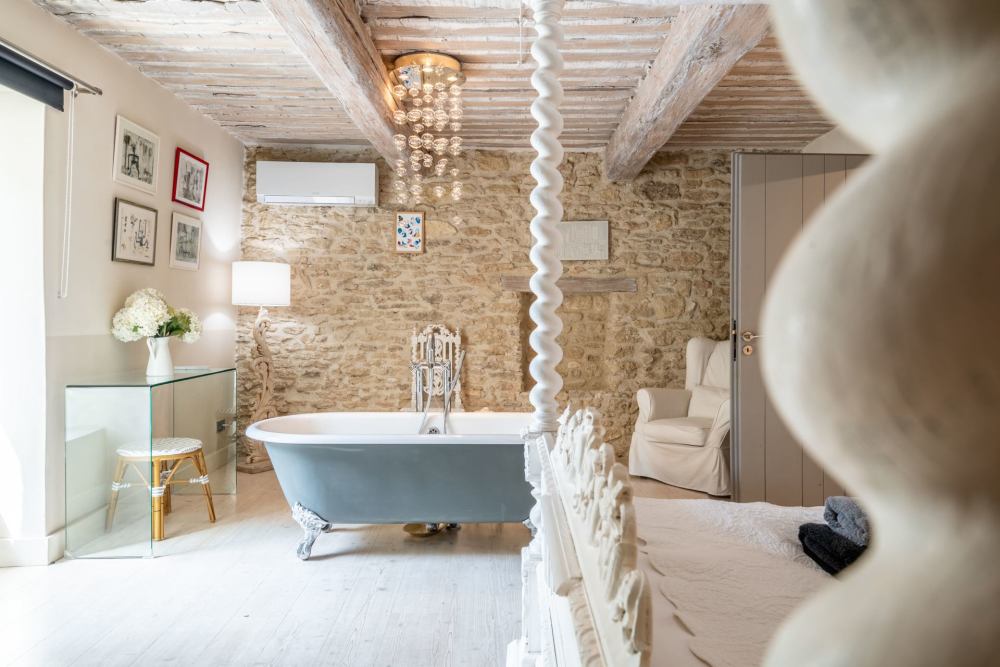 Photographs of Bastide de la Senancole villa in Provence - Image 16 of 52