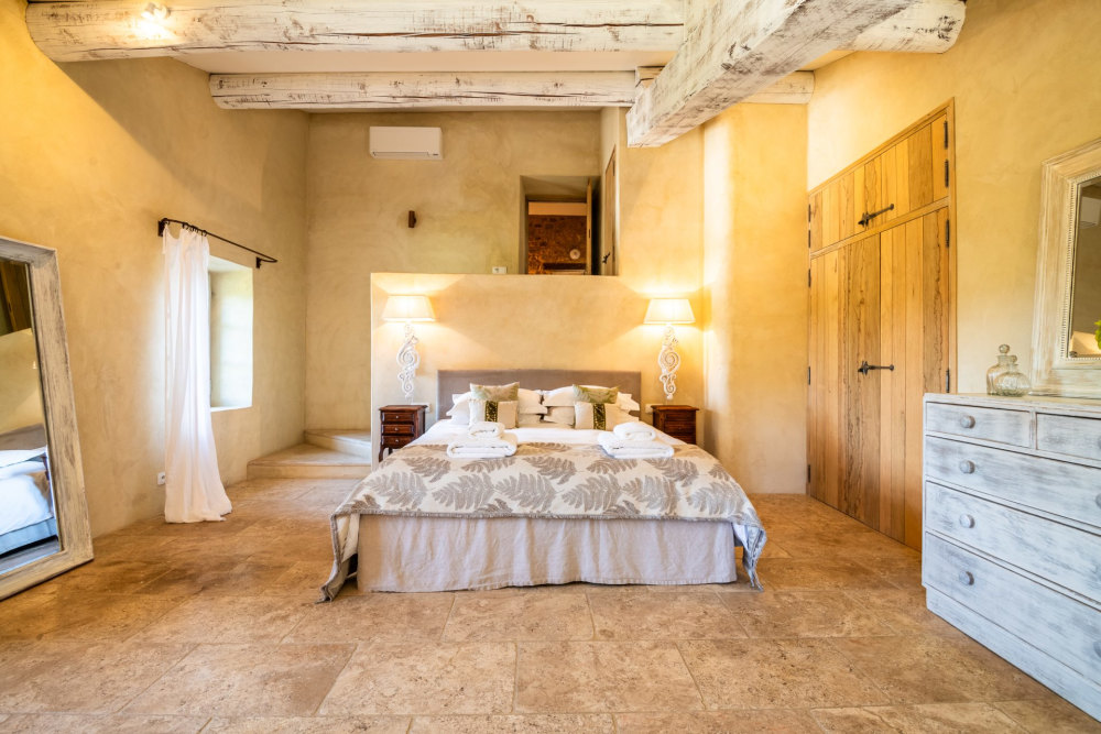 Photographs of Mas du Milan villa in Provence - Image 11 of 50