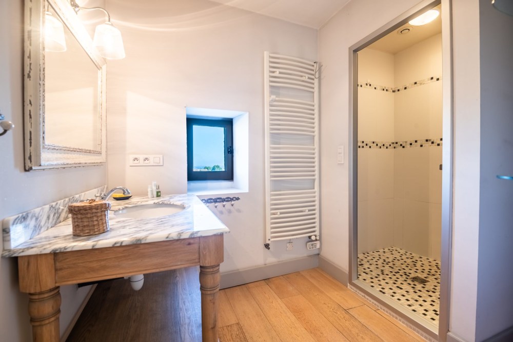 Photographs of Mas des Lilas villa in Provence - Image 17 of 36
