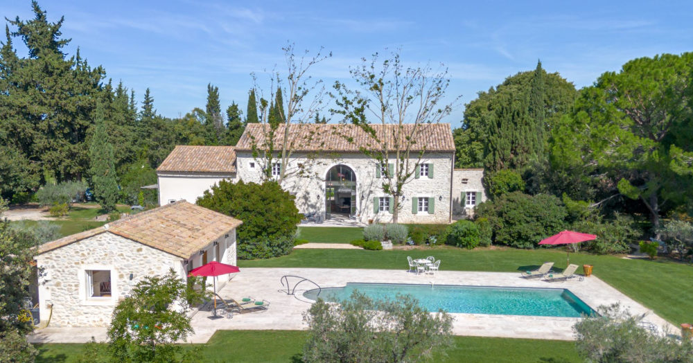 Photographs of Mas du Lauzange villa in Provence - Image 2 of 43