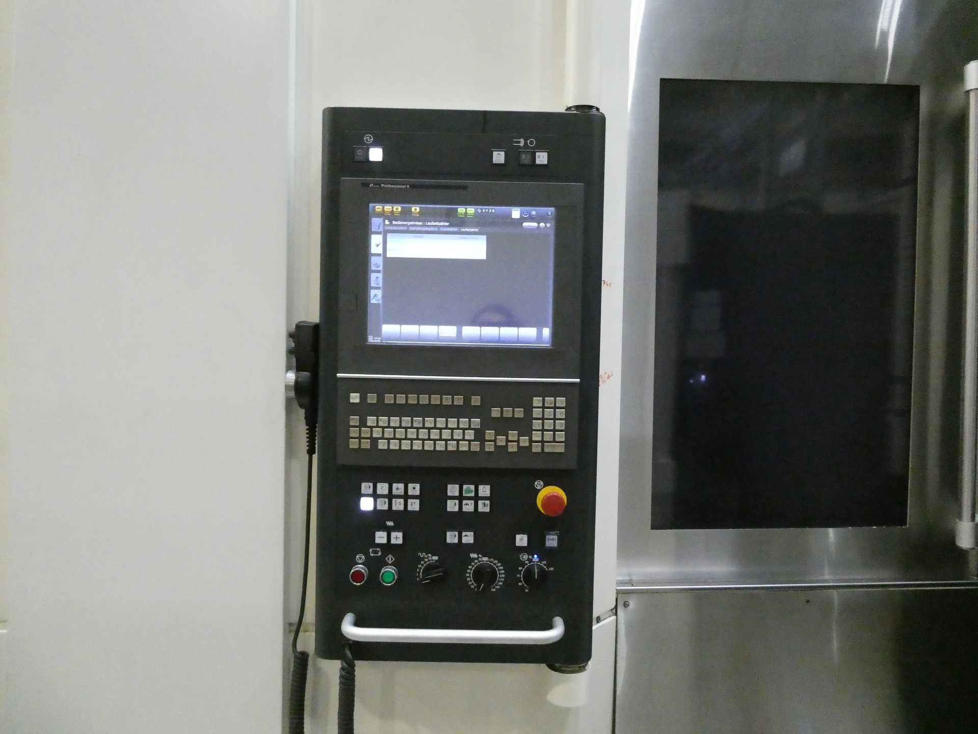 CNC Machining Center-Makino - Image 5