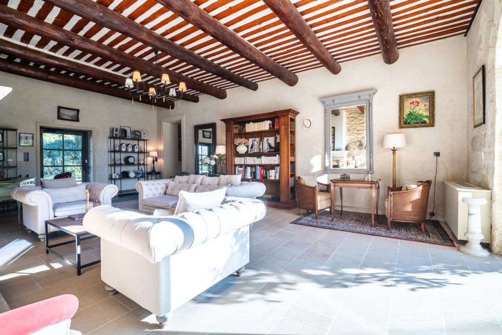 Photographs of Mas des Pêchers villa in Provence - Image 8 of 52