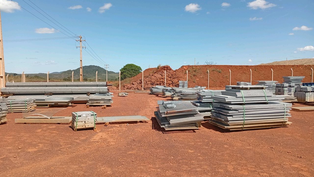 Lot of Metal Structures /BOX A10