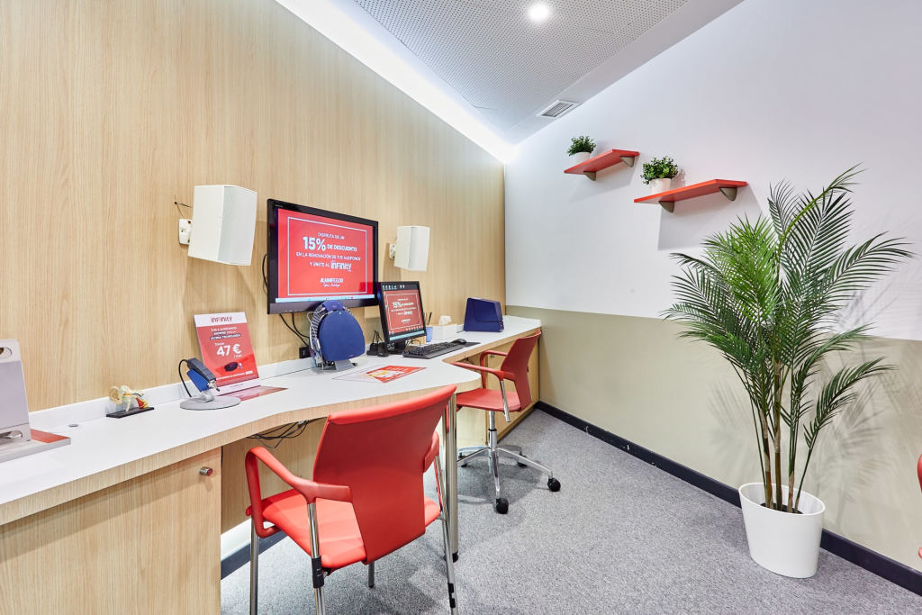 Tienda Óptico C.C. LA GAVIA - C/ ALTO DEL RETIRO  33 28051 MADRID interior