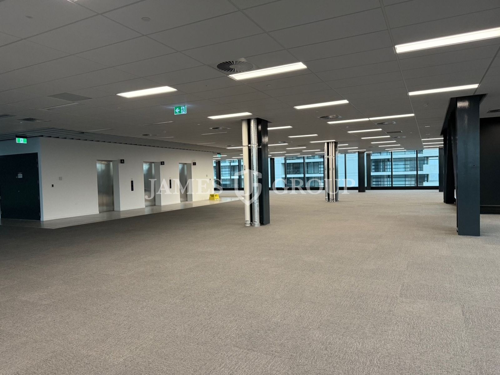 1,974m² Office With Stunning Waterfront Views