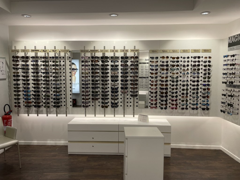 Magasin Opticien 11 rue Saint Agricol 84000 AVIGNON intérieur
