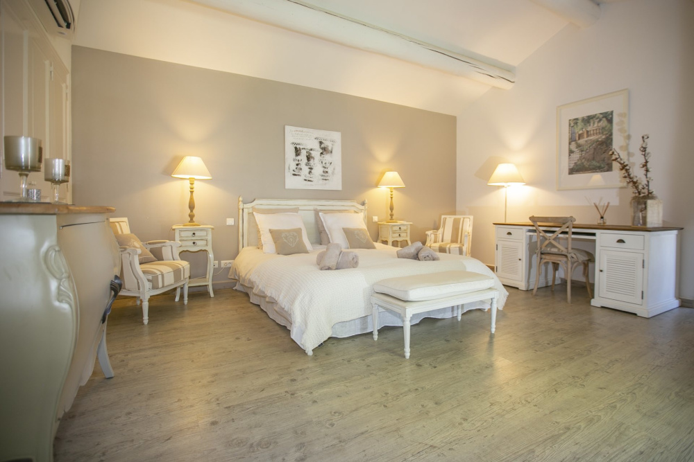 Photographs of Mas des Marguerites villa in Provence - Image 28 of 43