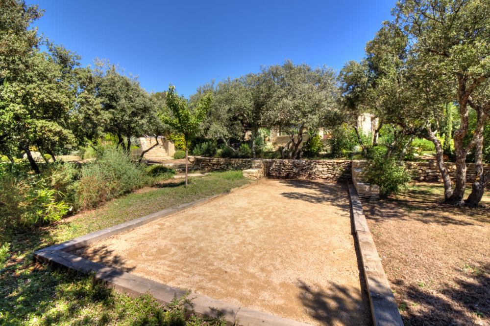 Photographs of Mas de Bellecour villa in Provence - Image 36 of 37