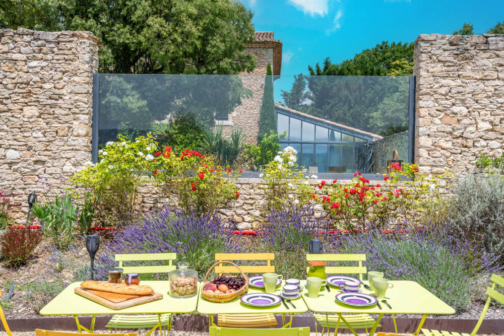 Photographs of Bastide de la Senancole villa in Provence - Image 4 of 52