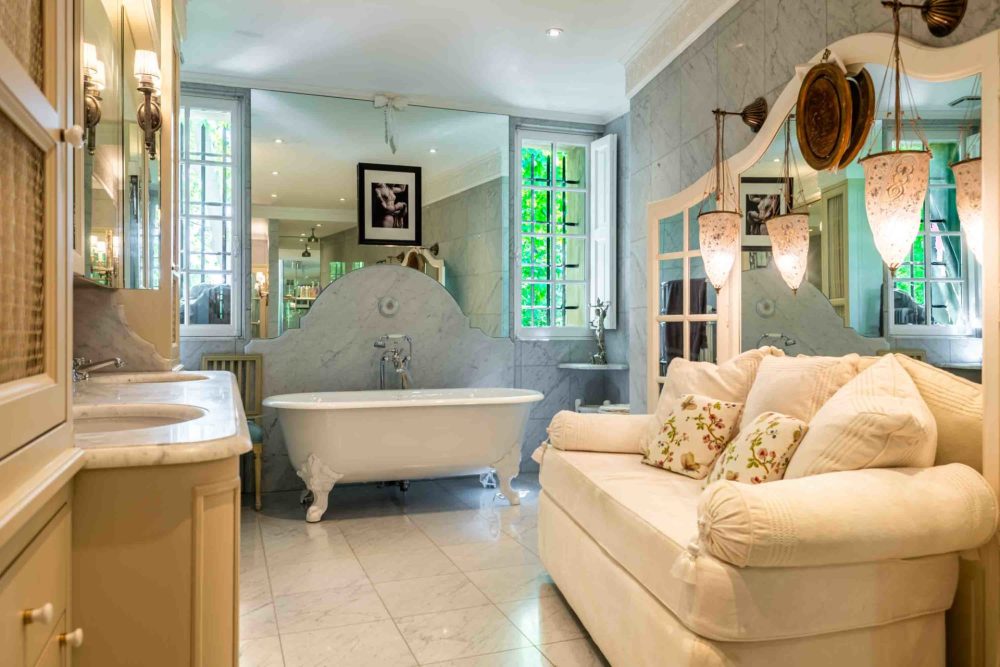 Photographs of Domaine de Beau-Fleurs villa in Provence - Image 14 of 45