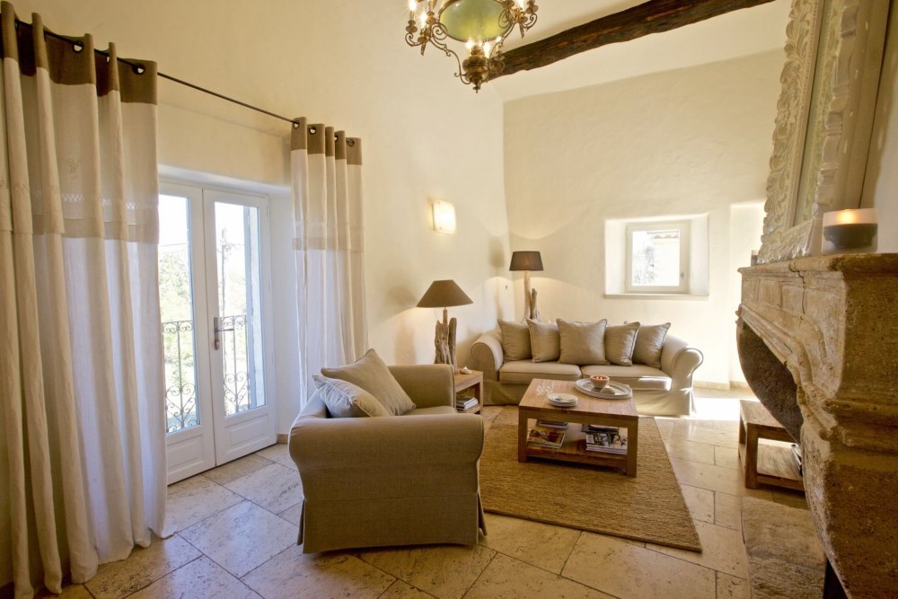 Photographs of Mas des Cerisiers villa in Provence - Image 9 of 34