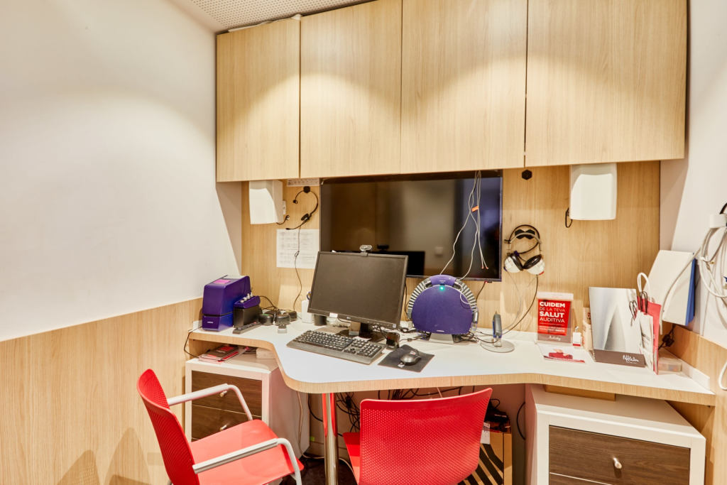 Tienda audiólogo C.C. VILAMARINA - C/SIGLO XXI 6 LOCAL 0.30 PLANTA BAJA 08840 VILADECANS interior