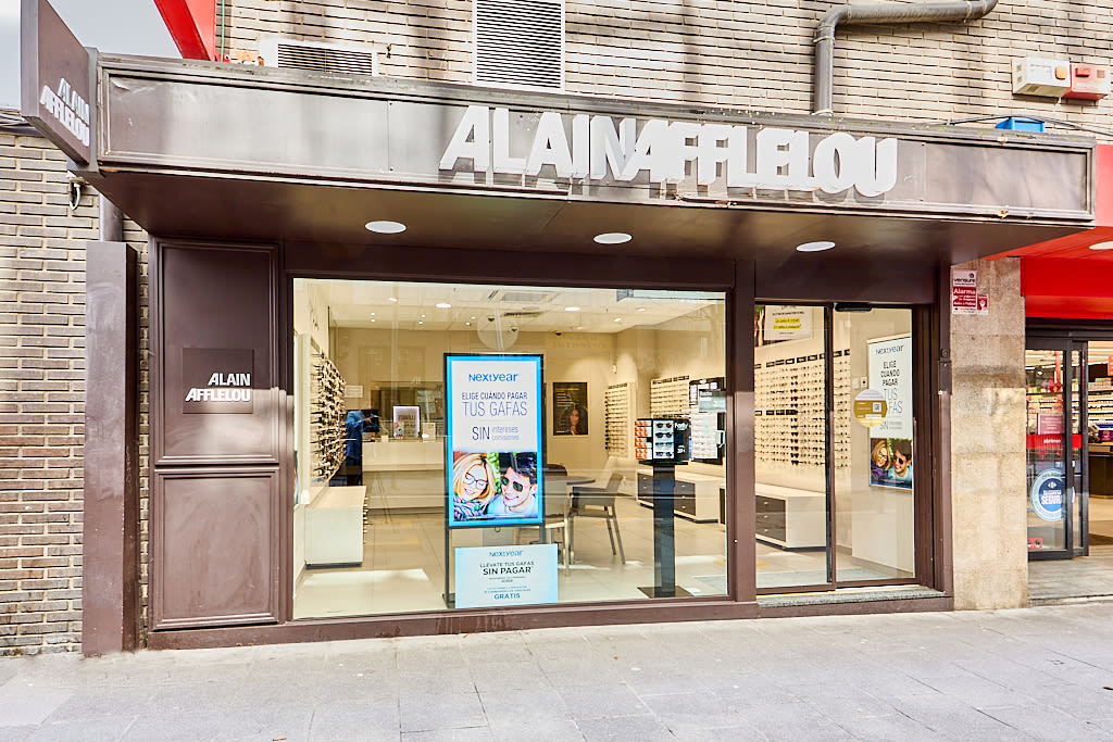 Tienda Óptico CARREFOUR MARKET SANTIAGO - MONTERO RIOS  33 15706 SANTIAGO DE COMPOSTELA