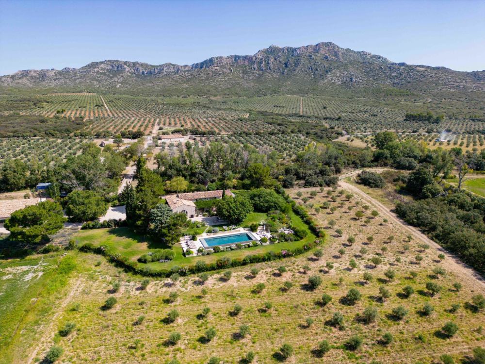 Photographs of Mas de Cezanne villa in Provence - Image 40 of 41